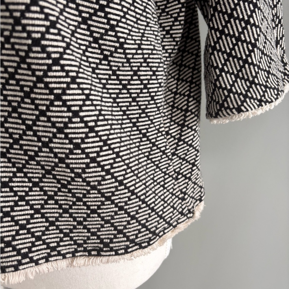 Black and White Geometric Pattern Top - Picture 3 of 5